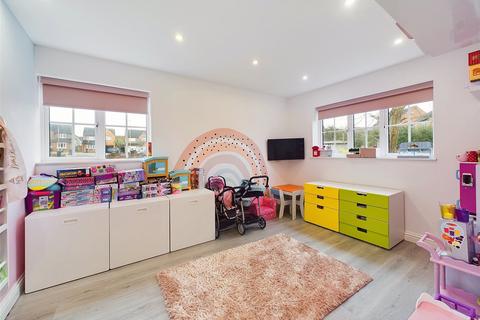 10 Arkendale Drive, Hardwicke, Gloucester, GL2 4JA