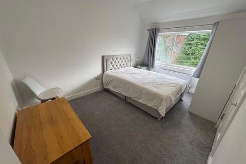 3 bedroom end of terrace house to rent, Kelvin Street, Newcastle-under-Lyme, ST5