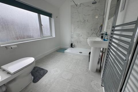 3 bedroom end of terrace house to rent, Kelvin Street, Newcastle-under-Lyme, ST5
