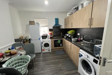 2 bedroom flat to rent, 2 BED FIRST FLOOR FLAT Lansdowne Road, Ilford, Essex, IG3 8NE