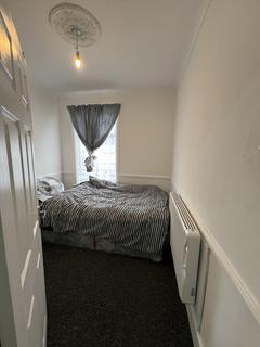 2 bedroom flat to rent, 2 BED FIRST FLOOR FLAT Lansdowne Road, Ilford, Essex, IG3 8NE