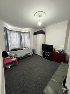 2 bedroom flat to rent, 2 BED FIRST FLOOR FLAT Lansdowne Road, Ilford, Essex, IG3 8NE