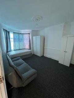 2 bedroom flat to rent, 2 BED FIRST FLOOR FLAT Lansdowne Road, Ilford, Essex, IG3 8NE