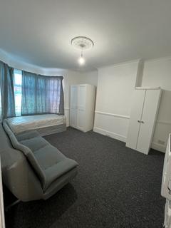 2 bedroom flat to rent, 2 BED FIRST FLOOR FLAT Lansdowne Road, Ilford, Essex, IG3 8NE