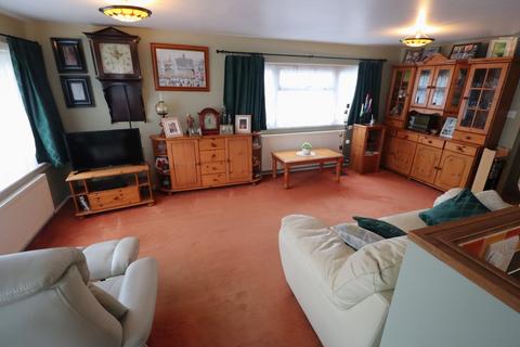 2 bedroom park home for sale, Kingsman Farm Road, Hullbridge, Hockley, SS5