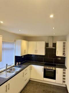 3 bedroom semi-detached house to rent, Leeds LS11