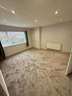 3 bedroom semi-detached house to rent, Leeds LS11