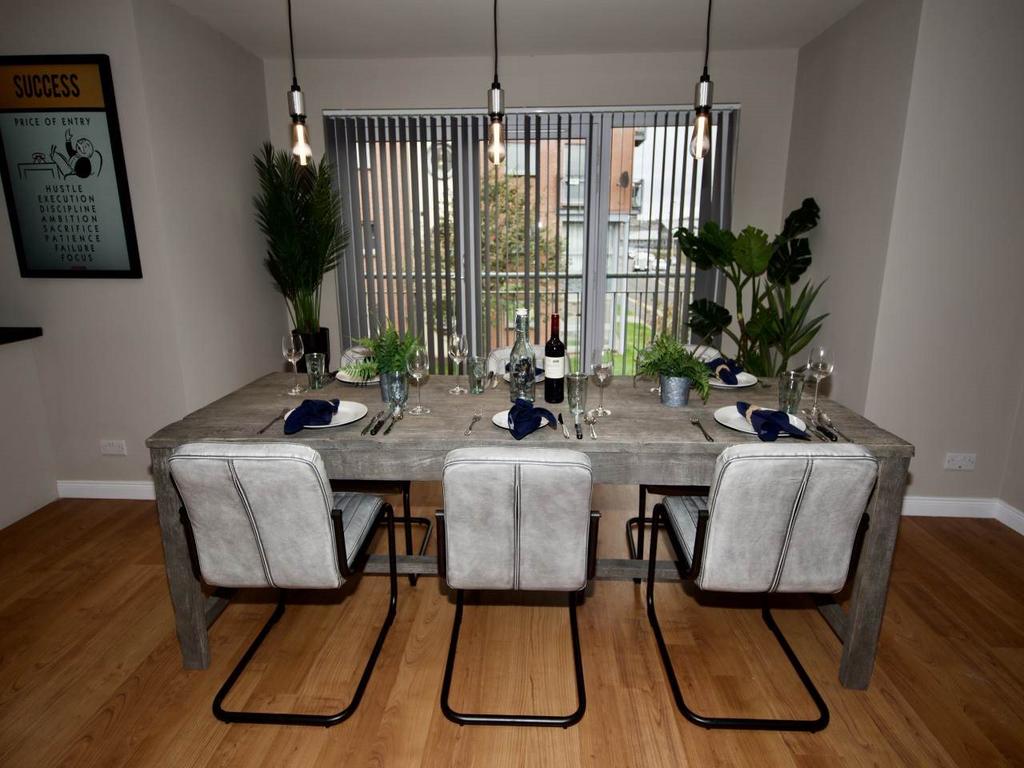 Dining 140