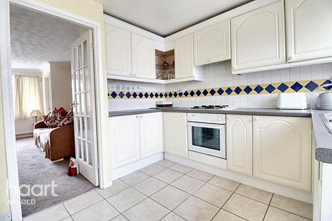 3 bedroom terraced house for sale, Thetford Close, Arnold