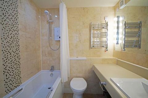 1 bedroom flat to rent, Bath Road GL53 7JX