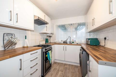 2 bedroom flat for sale, Cressfield, Ashford, TN23