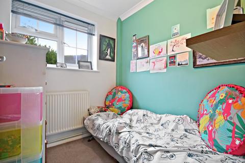 36 Elm Drive, East Grinstead, RH19 3UH