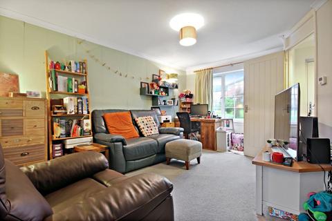 36 Elm Drive, East Grinstead, RH19 3UH