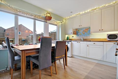 36 Elm Drive, East Grinstead, RH19 3UH