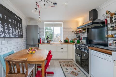 67b Reverdy Road, London, SE1 5QD