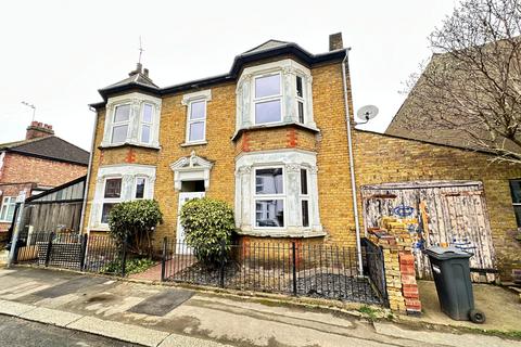 5 bedroom detached house for sale, Temple Road, Hounslow TW3