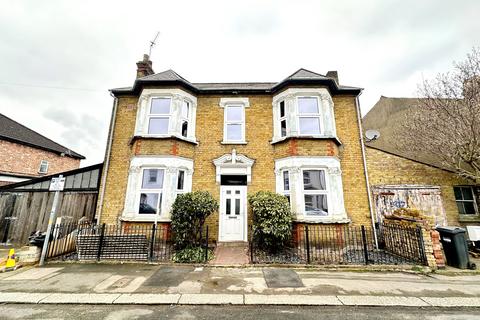 5 bedroom detached house for sale, Temple Road, Hounslow TW3