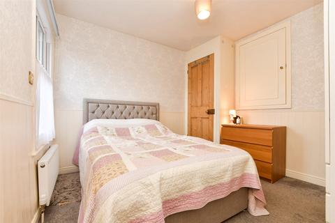 21 Chequer Road, East Grinstead, RH19 3BW
