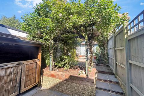 21 Chequer Road, East Grinstead, RH19 3BW