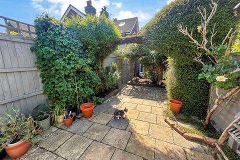 21 Chequer Road, East Grinstead, RH19 3BW