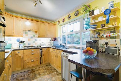 10 Lindhurst Drive, Hockley Heath, Solihull, B94 6QD