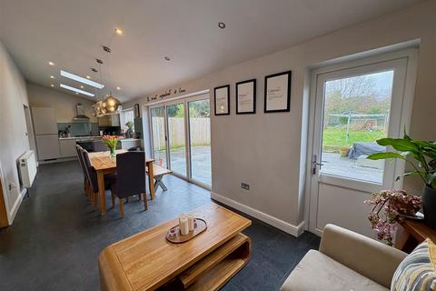 21 Birches Park Road, Codsall, Wolverhampton, WV8 2DT