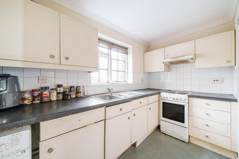 2 bedroom flat for sale, Cromwell Close, Acton