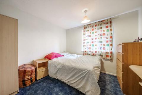 2 bedroom flat for sale, Cromwell Close, Acton