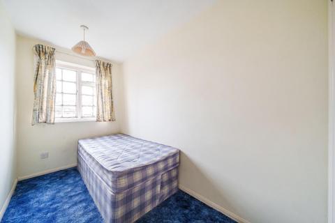 2 bedroom flat for sale, Cromwell Close, Acton