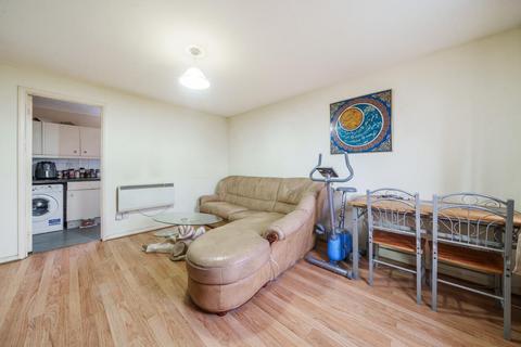 8 Cromwell Close, London, W3 6BN
