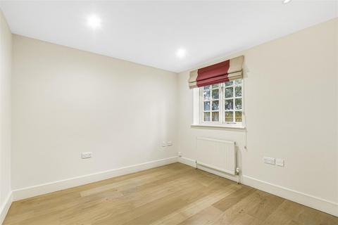 4 bedroom detached house to rent, Totteridge Common, London