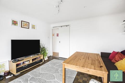 2 bedroom maisonette for sale, Fairlawn Close, London, N14