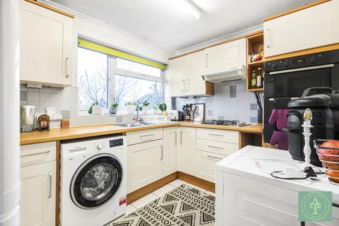 2 bedroom maisonette for sale, Fairlawn Close, London, N14