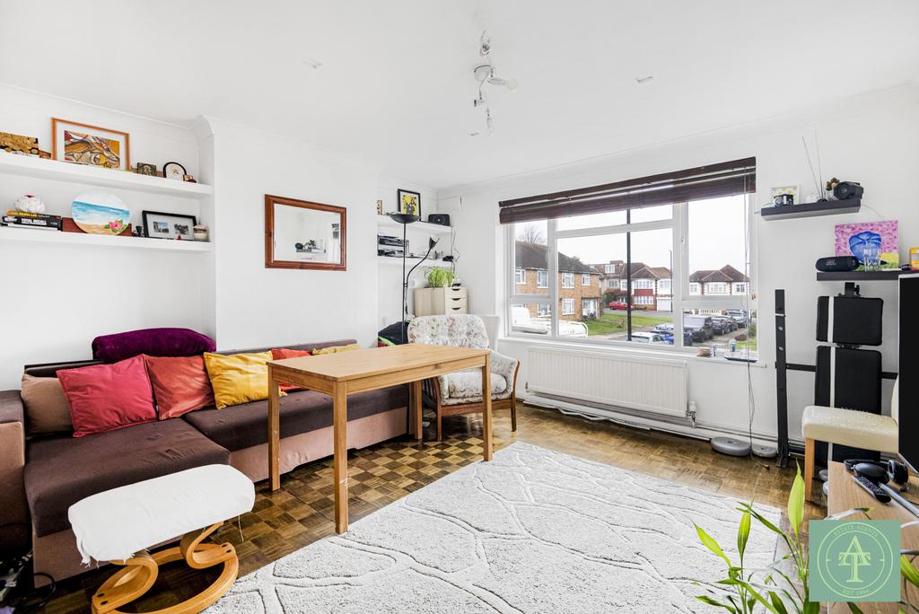 2 bedroom Maisonette for sale