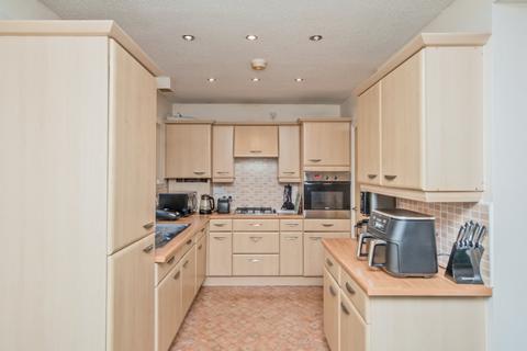 2 bedroom flat for sale, Dunstan Grove, Cleckheaton, West Yorkshire, BD19