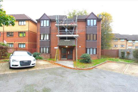 Studio for sale, Godolphin Close, London, N13