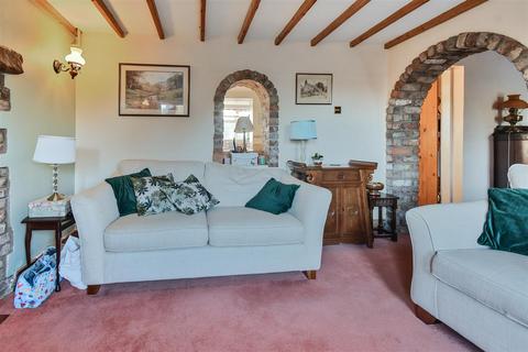 3 bedroom cottage for sale, York Road, Elvington