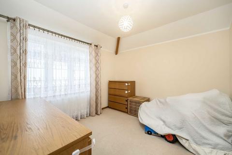 2 bedroom flat for sale, Goldsmith Avenue, London NW9