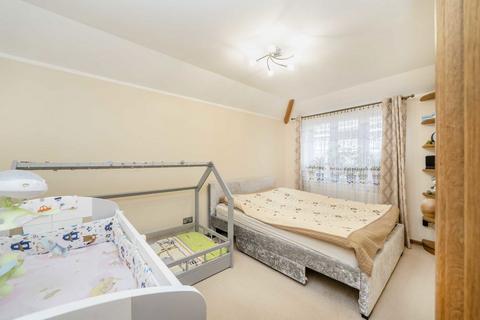 2 bedroom flat for sale, Goldsmith Avenue, London NW9