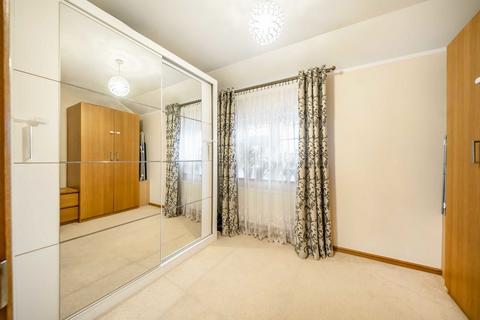 2 bedroom flat for sale, Goldsmith Avenue, London NW9