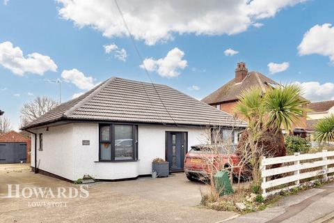 4 bedroom detached bungalow for sale, Beccles Road, Lowestoft