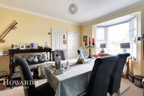 400 Beccles Road, Carlton Colville, Lowestoft, NR33 8HN