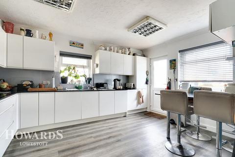 400 Beccles Road, Carlton Colville, Lowestoft, NR33 8HN