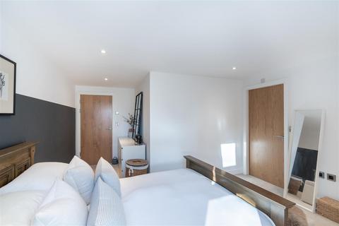 Flat 2, 21 Allerton Park, Leeds, LS7 4AJ