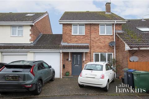 12 Middle Ground, Royal Wootton Bassett, Swindon, SN4 8LJ