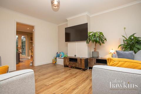 12 Middle Ground, Royal Wootton Bassett, Swindon, SN4 8LJ