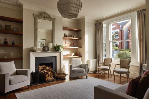 34 Bernard Gardens, London, SW19 7BE