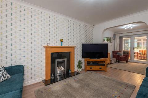 3 bedroom detached house for sale, Heather View, Elland