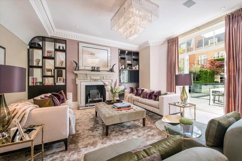 Charles Street, London, W1J