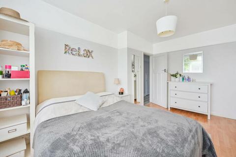 undefined, Garth Road, Morden SM4